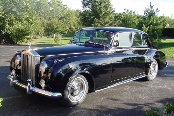 11The Rolls-Royce Silver Cloud: History, Heritage and Refined Elegance